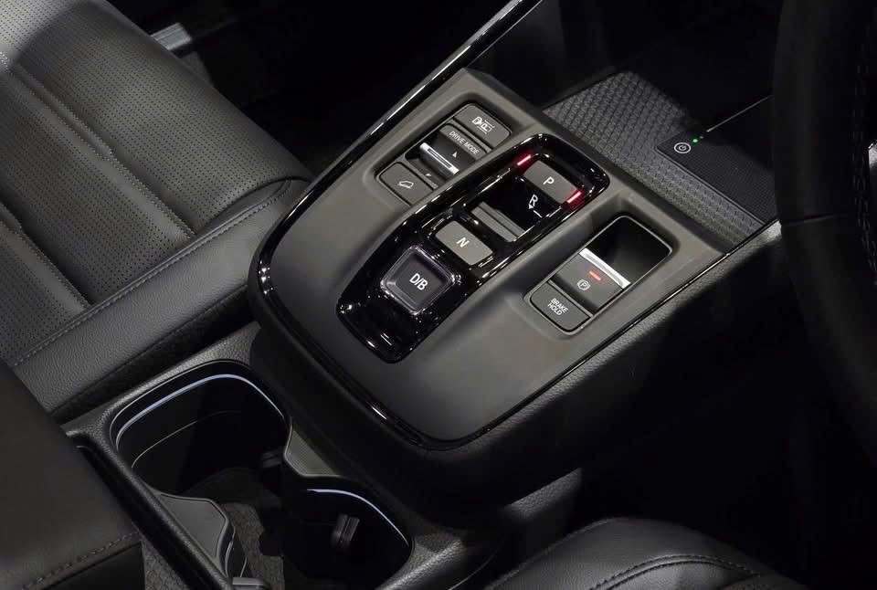 z7319007929710 ae40b72d3d17296b1d6fa5599eb97345 Honda CR-V e:HEV bản nâng cấp sẽ ra mắt tại Việt Nam đầu năm 2026