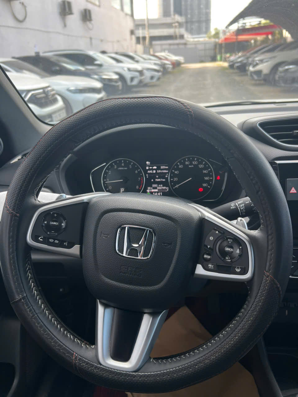 XE LƯỚT CHÍNH HÃNG HONDA BRV L MÀU TRẮNG SẢN XUẤT NĂM 2023 18 XE LƯỚT CHÍNH HÃNG HONDA BRV L MÀU TRẮNG SẢN XUẤT NĂM 2023 z7340301500859 ef72518357269d85ff27e6a36308e0d6 XE LƯỚT CHÍNH HÃNG HONDA BRV L MÀU TRẮNG SẢN XUẤT NĂM 2023